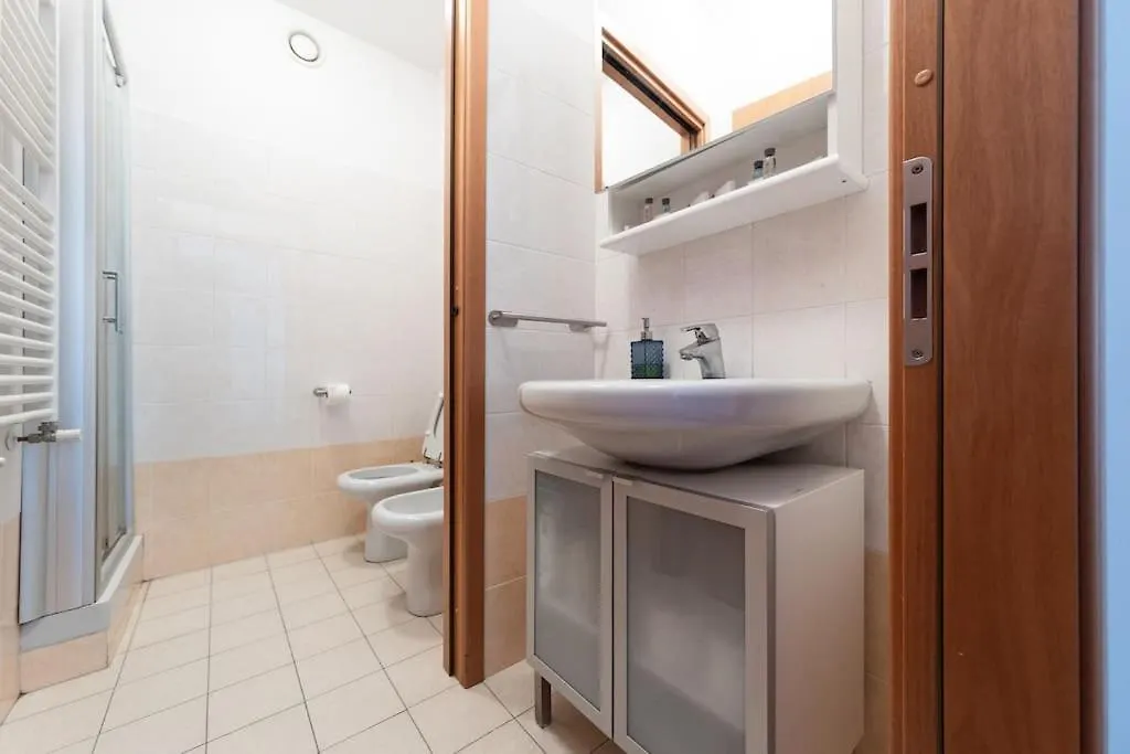 Appartamento Caterina A 5 Minuti Da Milano Fiere E San Siro Con Wifi-Netflix-Free Parking 0*, Milan Italy